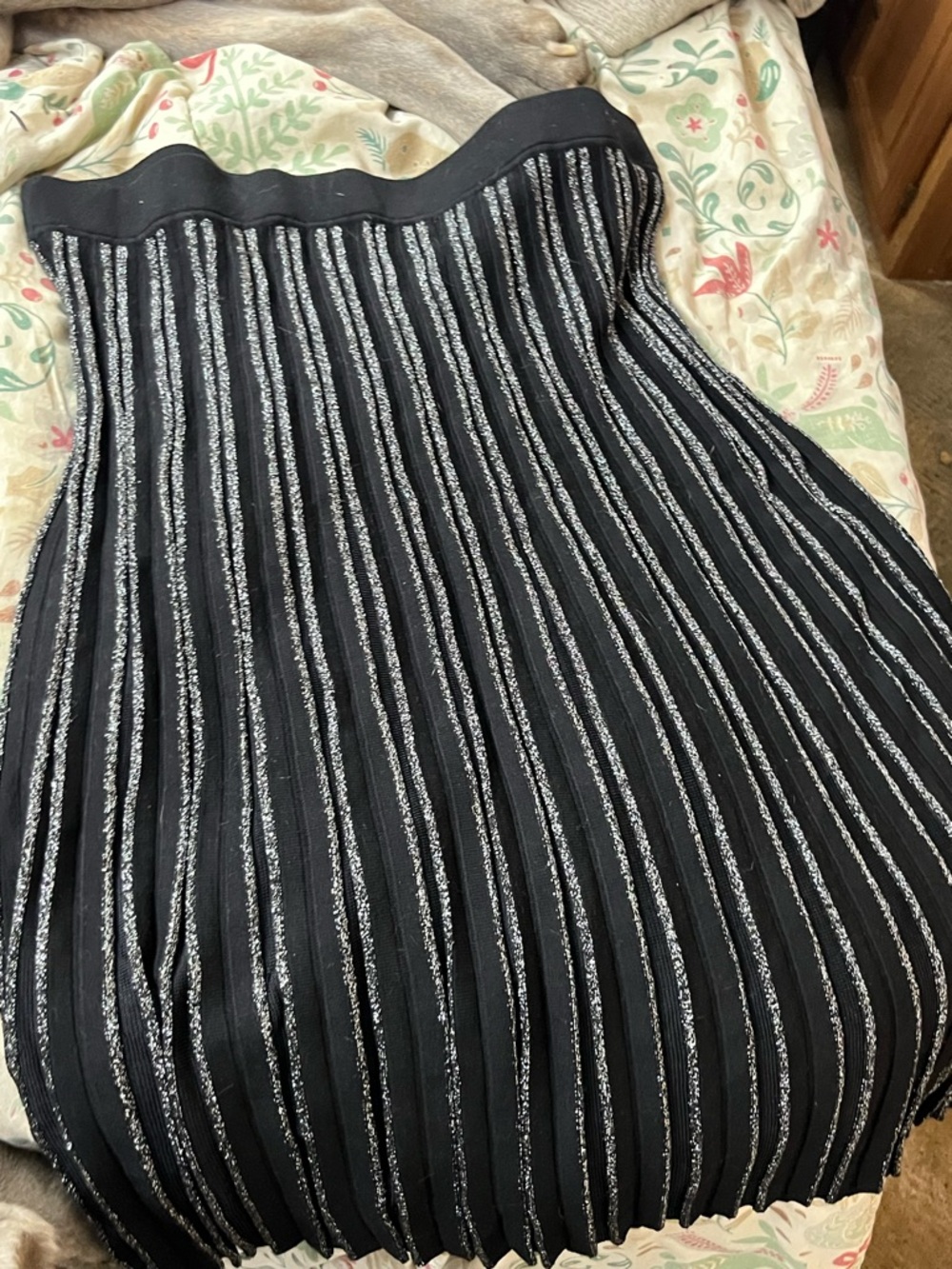 ALFANI ~ Pleated Sweater Skirt ~ Deep Black with Shimmer 
Size XL New w/o Tags